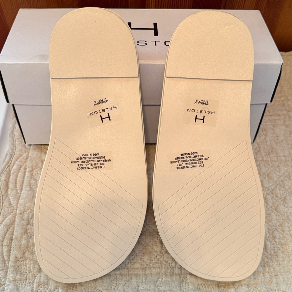 H Halston Women's Citizen Comfortable Flat Sandals 9 - Picture 4 of 5